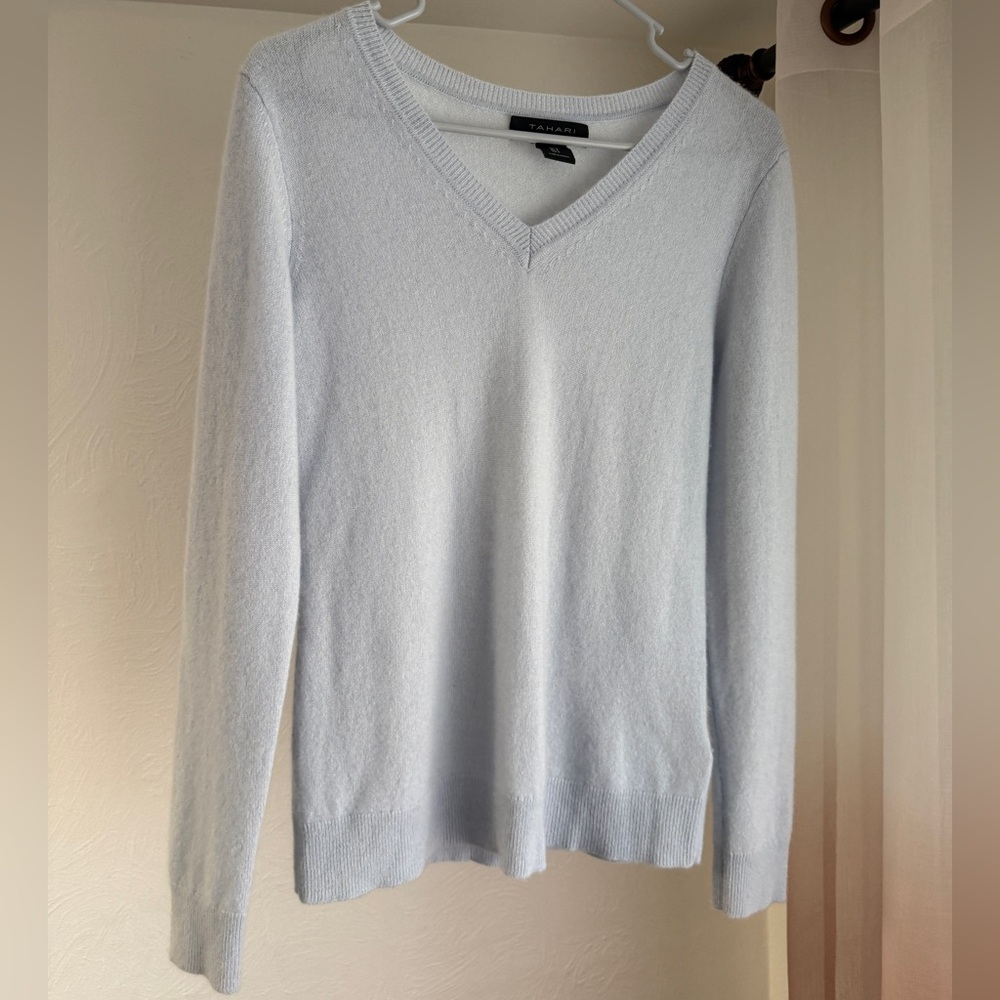 Tahari Soft Blue V-Neck Women's Cashmere Sweater Size S